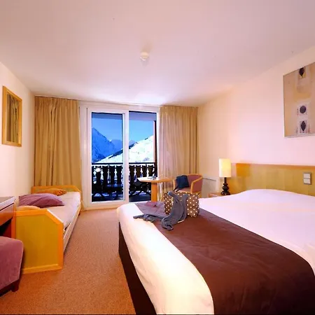 Отель Mercure Les Deux-alpes 1800 4*